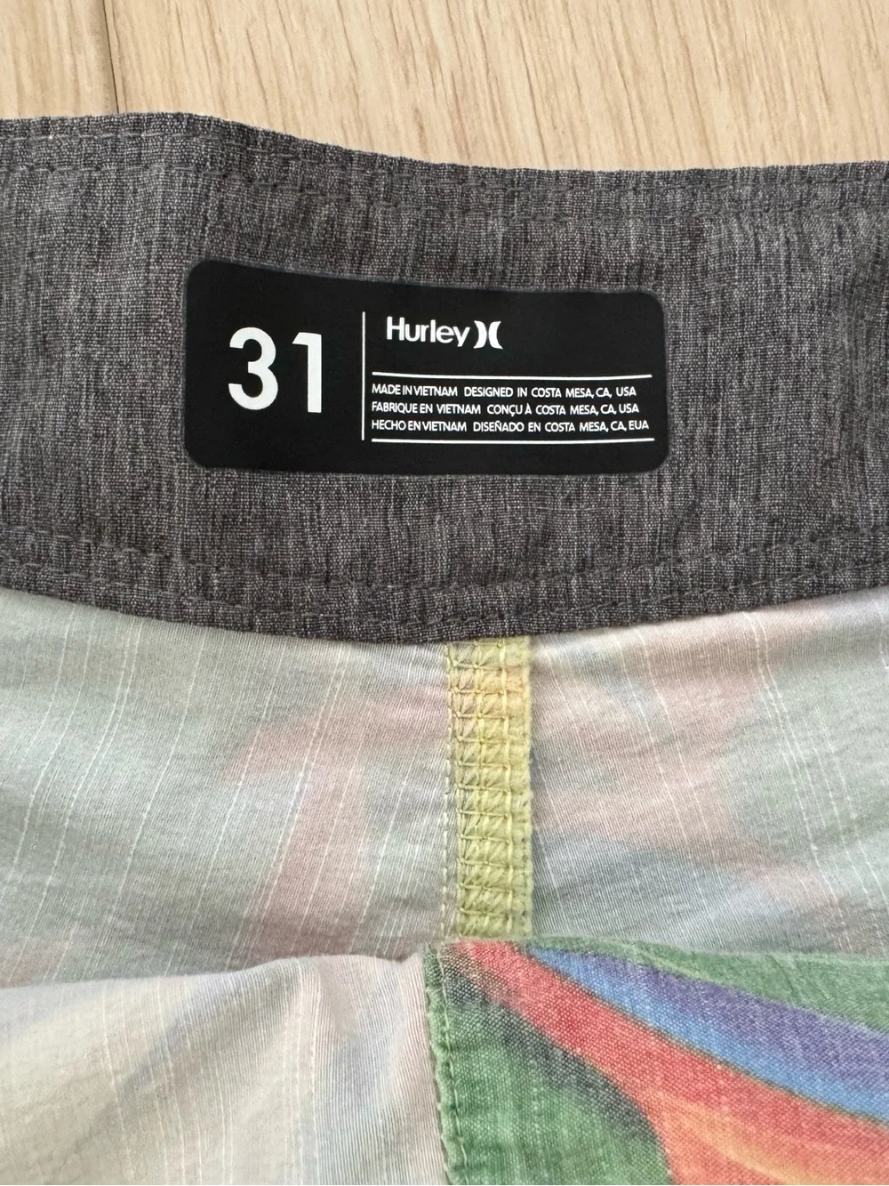 Men’s Hurley Phantom size 31 yellow tropical print board shorts swim trunks